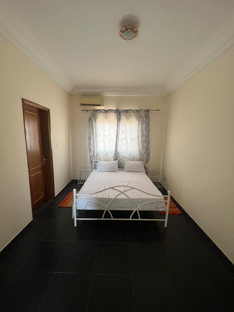 Chambre climatisée avec lit double